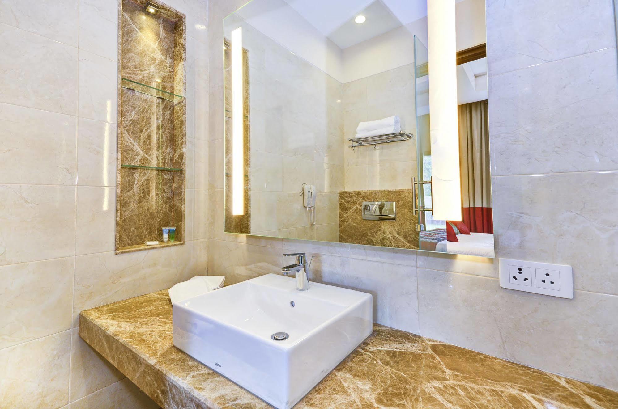 La Sagrita Hotel New Delhi Exterior photo